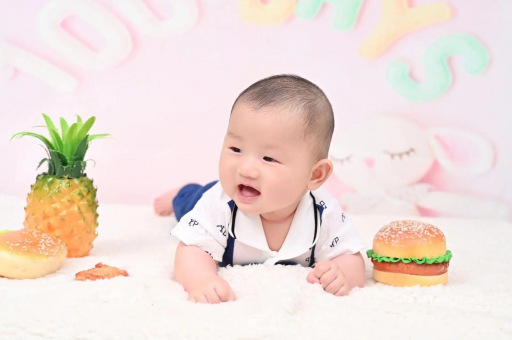 琼中宝宝在妈妈肚子里